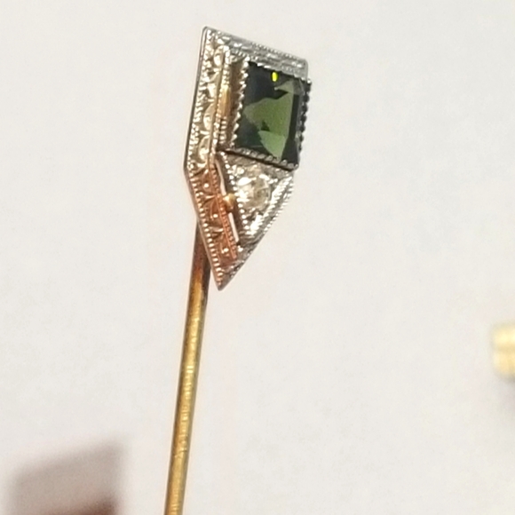 1920s SOLID 14KT & PLATINUM Diamond and Peridot Stick Pin - Picture 7 of 8